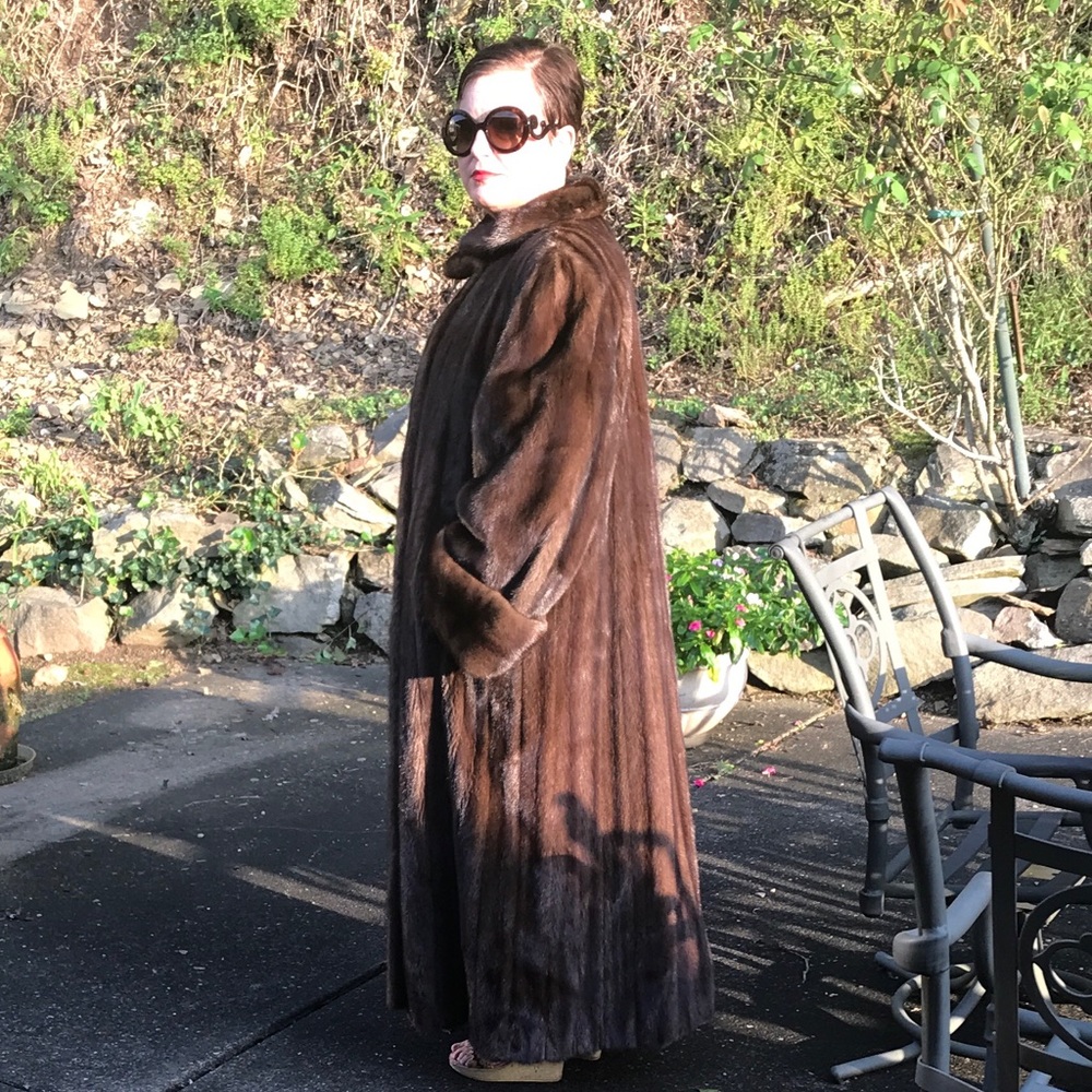 Meet your Posher, Laura